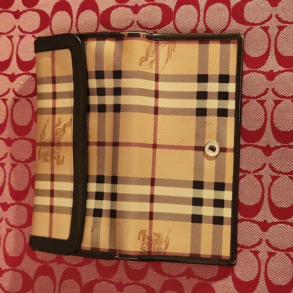 Used Burberry wallet - Picture 1 of 12